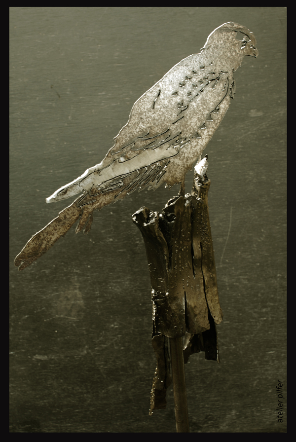Faucon crecerelle sculpture